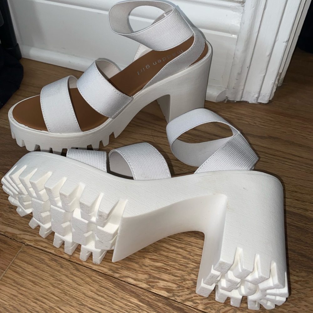 Steve Madden white chunky sandal heel size 6.5